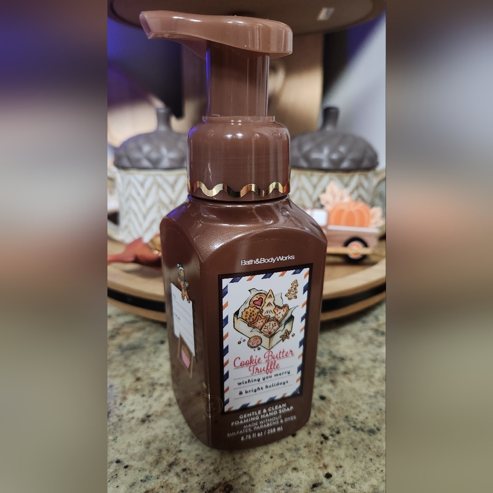 NWT Bath and Body Works "Cookie Butter Truffle" Foaming Hand Soap - Picture 1 of 2
